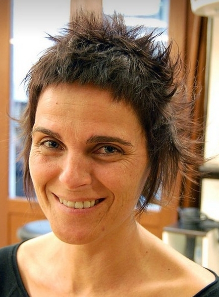 cieniowane fryzury krótkie, postawione włosy uczesanie damskie zdjęcie numer 30A